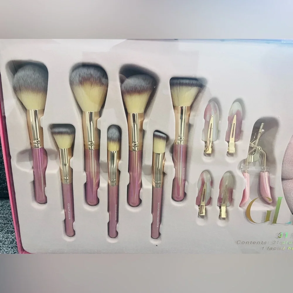 Glitz & Glam 31-Piece Makeup Brush Set Pink Gold Heart Storage Hard to Find New!